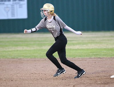 Image: Lady Gladiator Paige Cunningham(21) leaves second-base and reaches third.