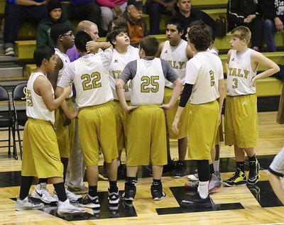 Image: Italy 8th grade head coach Jon Cady rallies his team for one last surge.