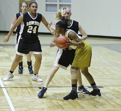 Image: Italy A-team’s Chardonae Talton(3) works to get a shot up against Dawson’s defense.