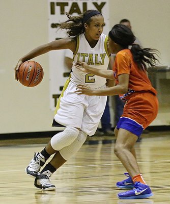 Image: Italy’s Emmy Cunningham(2) dribbles behind her back with time running out in the first-half against Dallas Gateway.
