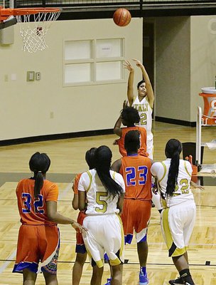 Image: Alex Minton(12) takes a jumper for the Italy cause against Dallas Gateway.