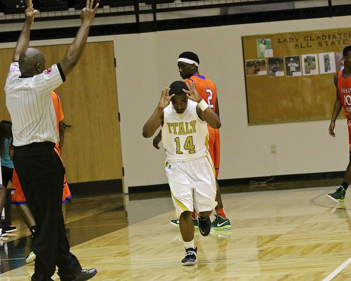 Image: Italy freshman Kendrick Norwood(14) ends the first-half with a three-pointer to beat the buzzer, giving cause for Gateway to look over their shoulder.