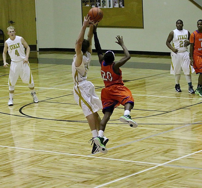 Image: Italy’s Ryan Connor(11) stretches high for a pass in an effort to keep Gateway from stealing the ball away.