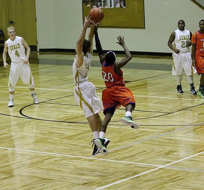 Image: Italy’s Ryan Connor(11) stretches high for a pass in an effort to keep Gateway from stealing the ball away.