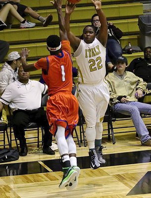 Image: Kenneth Norwood, Jr.(22) attempts a three-pointer, Norwood nailed 5 three-pointers in the game for the Gladiators.