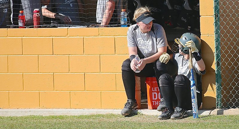 Image: Seniors Jaclynn Lewis(15) and Bailey Eubank(1) share a moment.