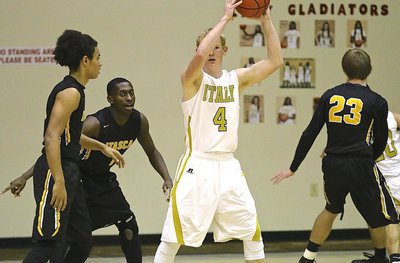 Image: Senior Gladiator Cody Boyd(4) searches for an open teammate after receiving a pass.