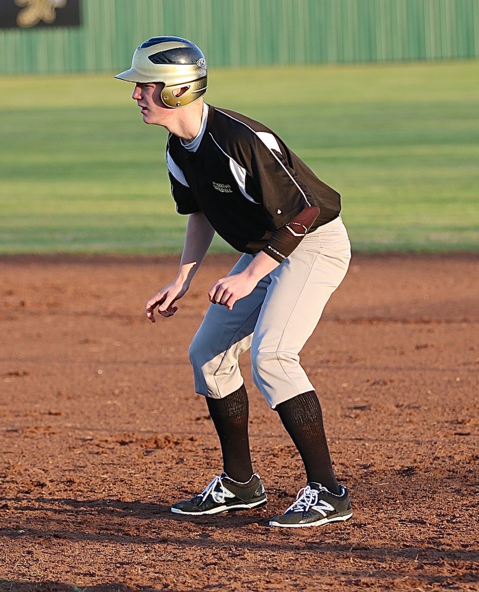 Image: Italy senior Cody Boyd waits for an opportunity to steal second-base.