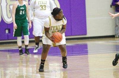Image: Italy’s Taleyia Wilson(22) intercepts a crosscourt pass attempted by Santo.