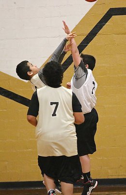 Image: Italy Gold’’s Omar Estrada(6) knocks down a clutch jumper in the fourth with Italy White’s Rocklin Ginnett(7) playing tight defense.