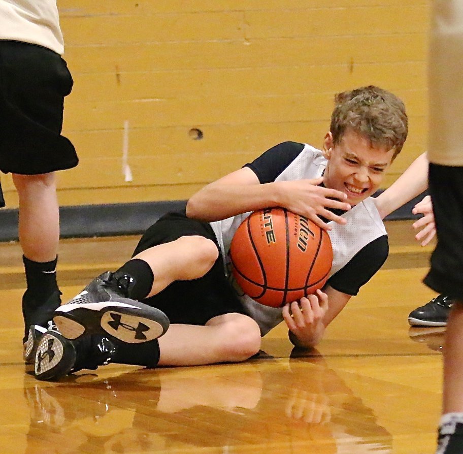 Image: Creighton Hyles(11) dives for a loose ball for Italy White.