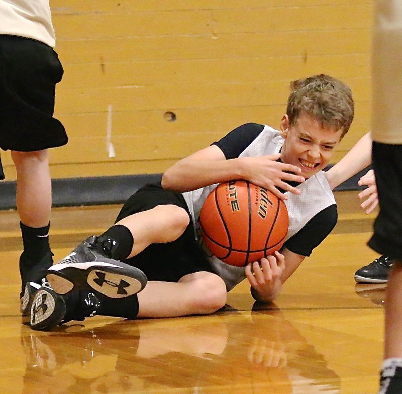 Image: Creighton Hyles(11) dives for a loose ball for Italy White.