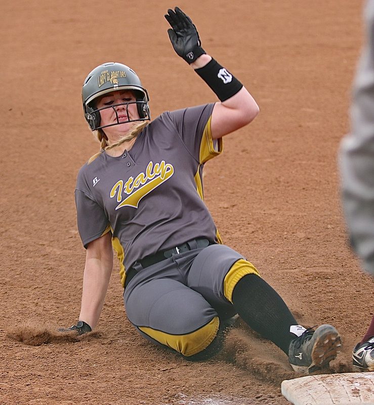 Image: Lady Gladiator Madison Washington(10) steals third-base with Italy trying to catch Mildred from behind.