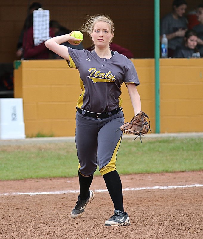 Image: Hannah Washington(8) stays loose at third-base with Italy’s game against Mildred coming down to the end.