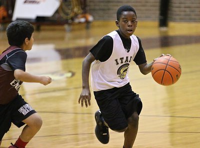 Image: Italy’s Julius Williams(15) handles the ball like a pro.
