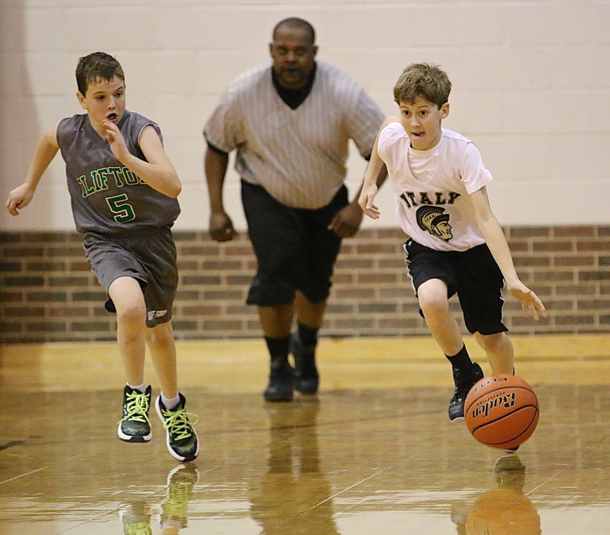 Image: Kort Holley(2) dribbles all the way to the hoop.