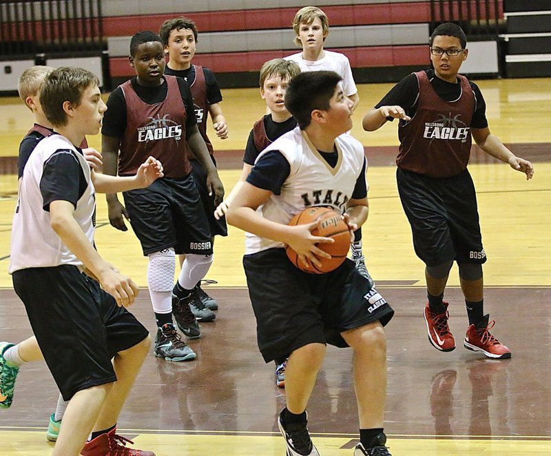 Image: Andrew Celis(1) snags an offensive rebound for Italy.