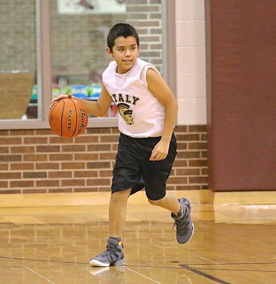 Image: Italy’s Omar De La Hoya(6) clears the board and then looks to pass the ball.
