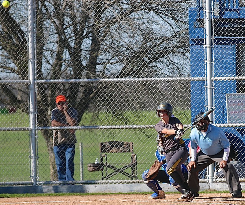Image: Lady Gladiator Hannah Washington(8) goes deep against the Lady Polar Bears.