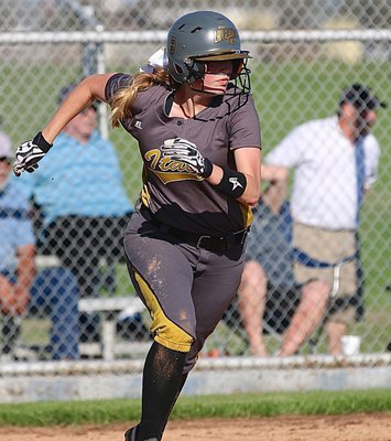 Image: Hannah Washington(8) and the Lady Gladiators were on a mission in Frost.