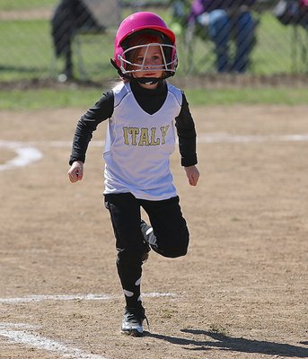 Image: Italy’s Alex Creighton hustles to first base after hitting the ball of the batting tee.