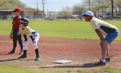 Image: Italy base runner Clayton Hellner waits for the green light from dad and coach Jay Hellner at first base.