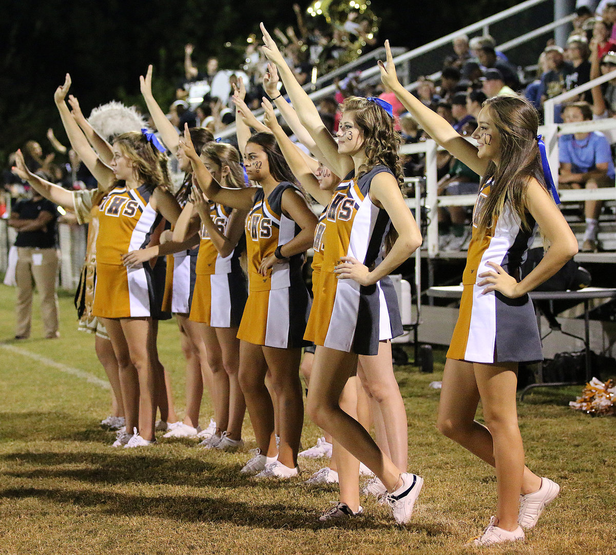 Image: The Italy HS Cheerleaders the band and the fans prepare for the fourth-quarter against Maypearl.