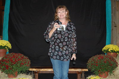 Image: Julie Hinz shows off her buckle for Junior Geldings at Halter.