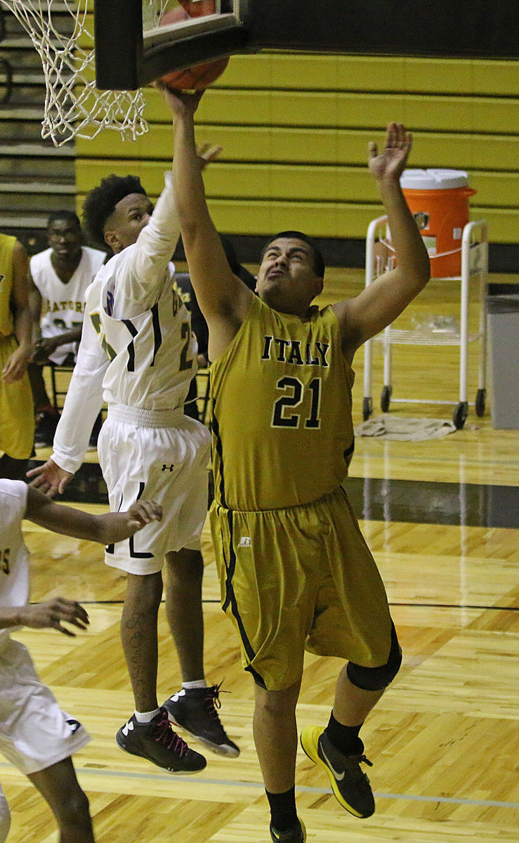 Image: Italy Gladiator center David De La Hoya(21) makes an aggressive move to the bucket to tie the game early at 2-2.