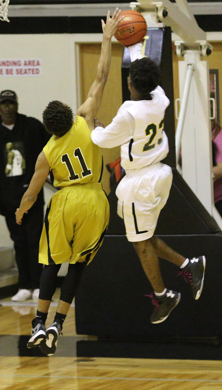 Image: Italy Gladiator Keith Davis, Jr. (11) blocks a layup attempt by the Gators.