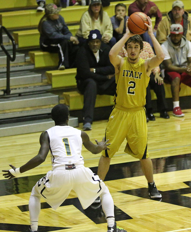Image: Gladiator Ryan Connor(21) scans the Gator defense for an open teammate.