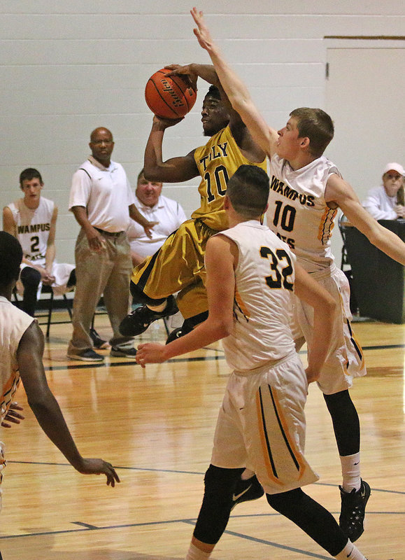 Image: Kendrick Norwood(10) contorts his way into the lane to get up a shot. Norwood scored 13-points against Itasca including 1 three-pointer.