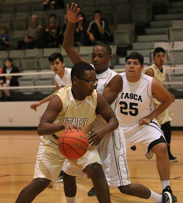 Image: Adam Powell makes a push on the low block for the Italy JV Gladiators with Itasca trying to hold its ground.