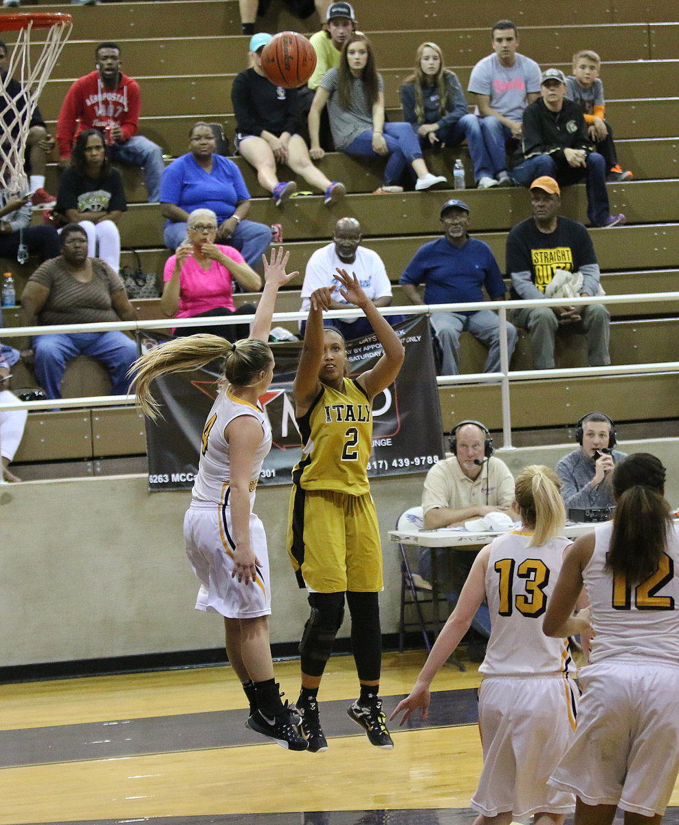 Image: Lady Gladiator Emmy Cunningham(2) releases another long-range try in the second-half against Era.