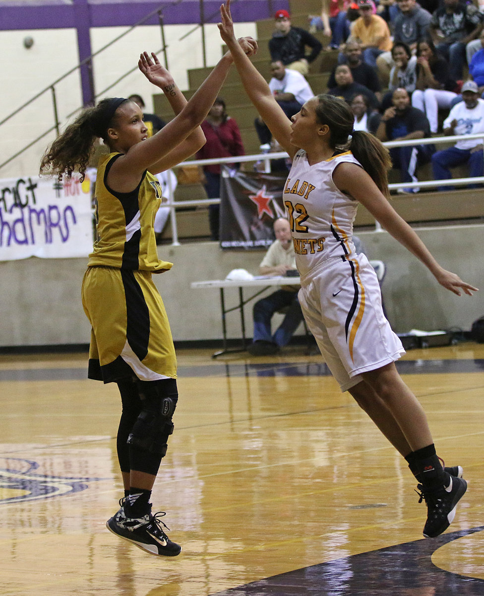 Image: Emmy Cunningham(2) wowed the crowd on both sides when she came out firing on all cylinders against Era. Cunningham put in 6 first-half three-pointers and scored 23-points before the break.