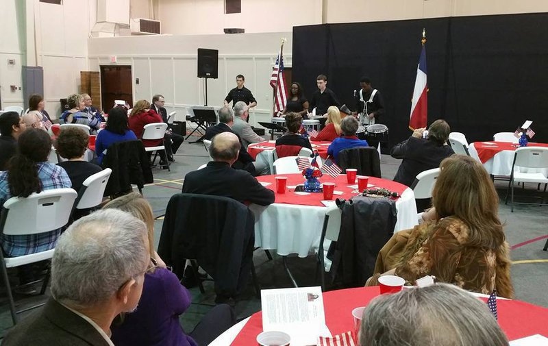 Image: Wowing the crowd, Gladiator style.