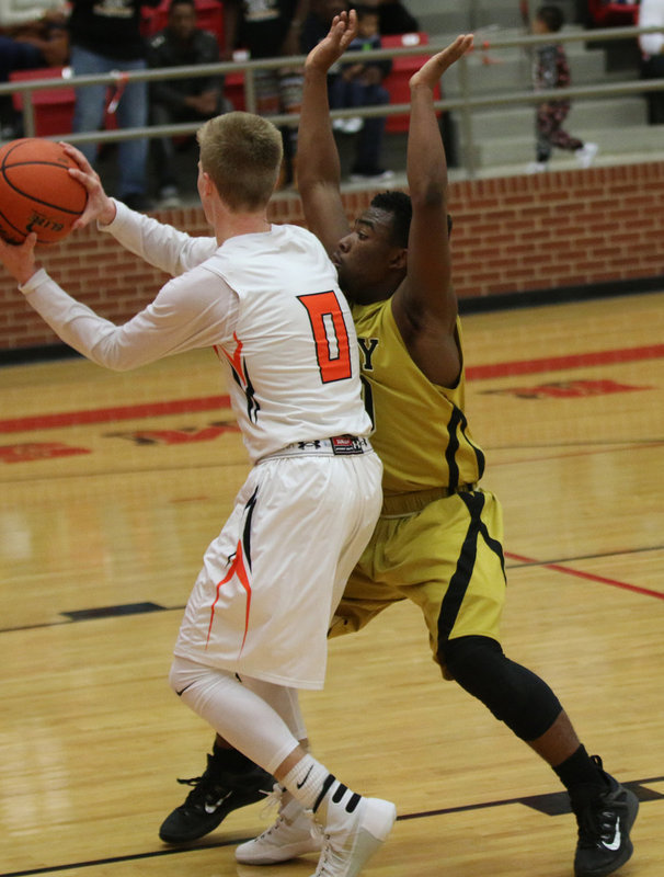 Image: Italy Gladiator sophomore Kendrick Norwood was named the 2015-2016 Co-Defensive Player of the Year in District 12-2A.