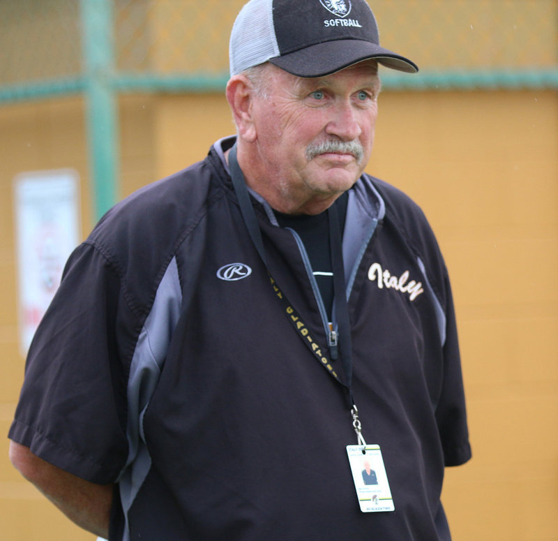 Image: Italy assistant head coach Johnny Jones monitors his players during pregame warmups before the start of their game against Avalon.