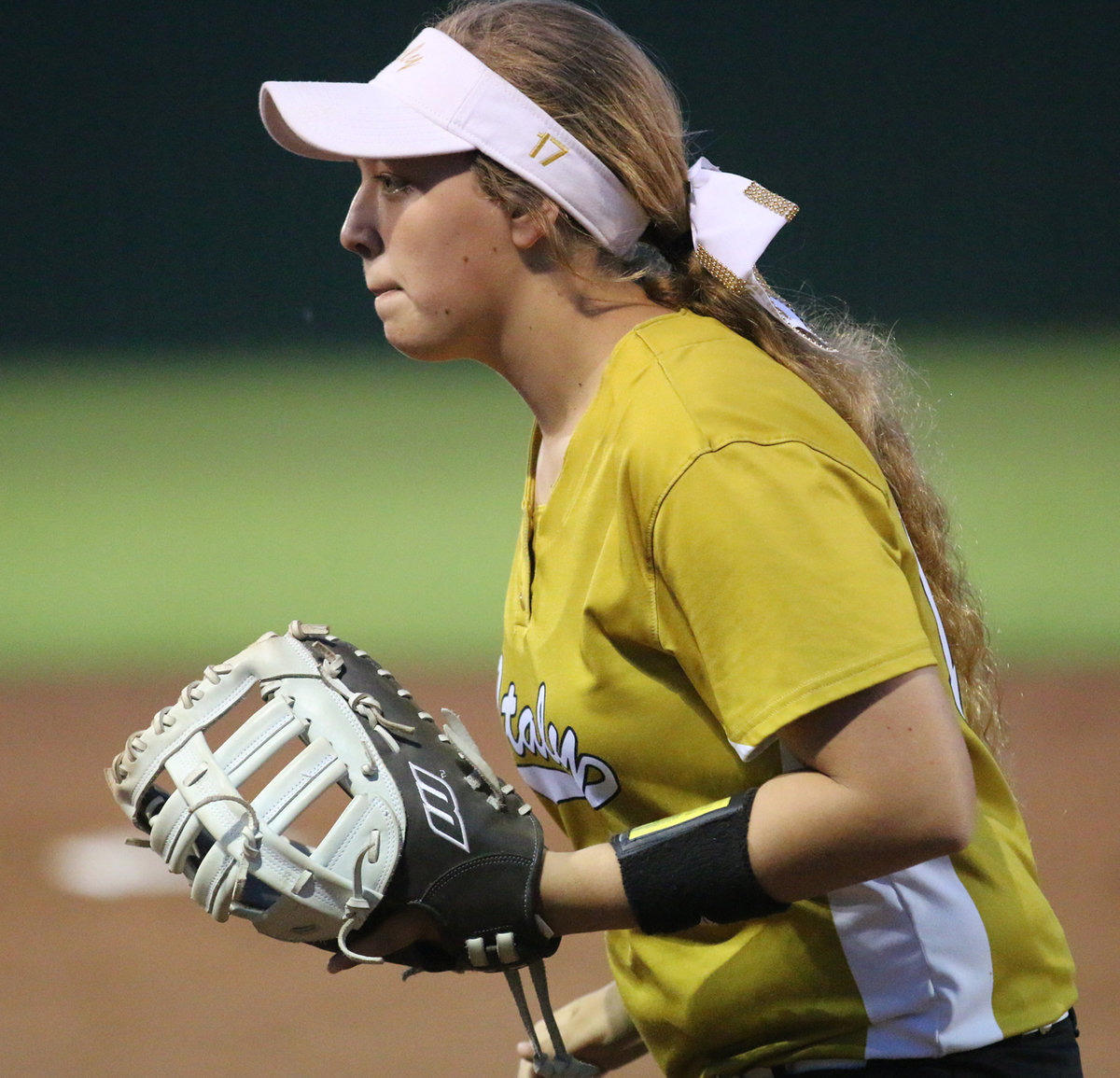 Image: Brycelen Richards settles in over at first-base with Italy looking to close the deal against Avalon.