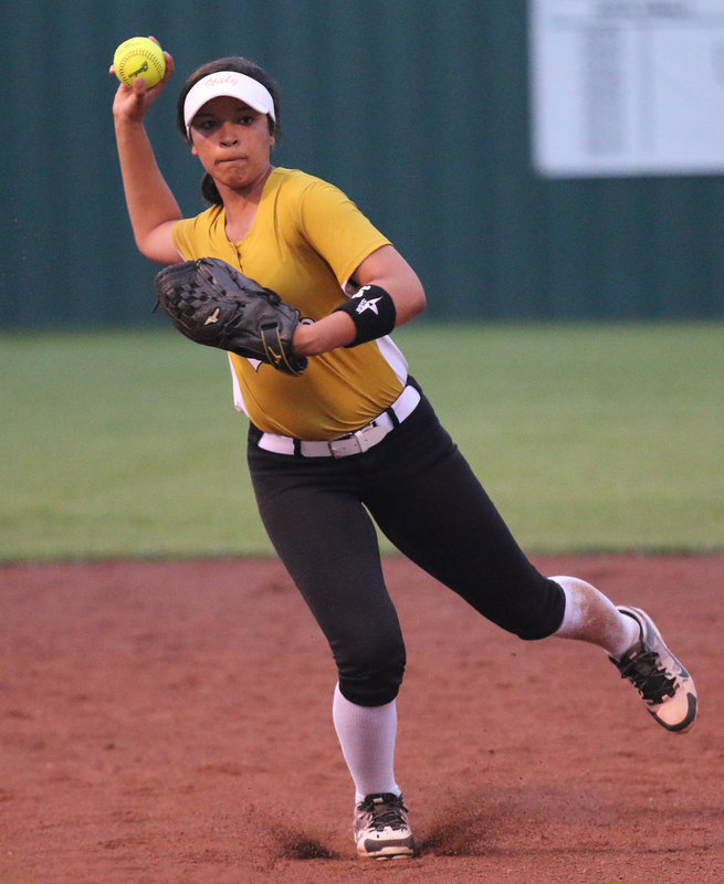 Image: Italy’s April Lusk takes care of things from the shortstop position late.