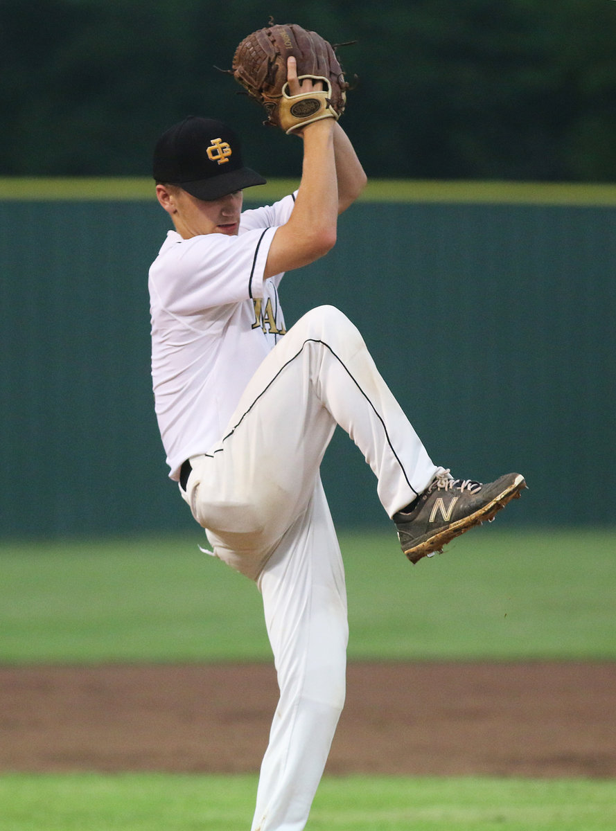 Image: Italy Gladiator pitcher Levi McBride(1) gives Italy a leg up against Itasca.