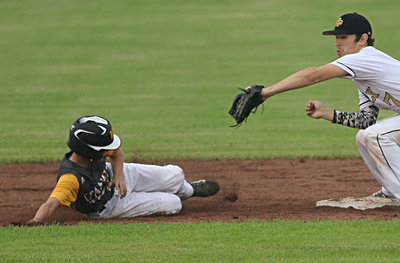 Image: Italy shortstop Ryan Connor(7) covers second-base to catch and tag an Itasca runner out who was caught in a rundown.