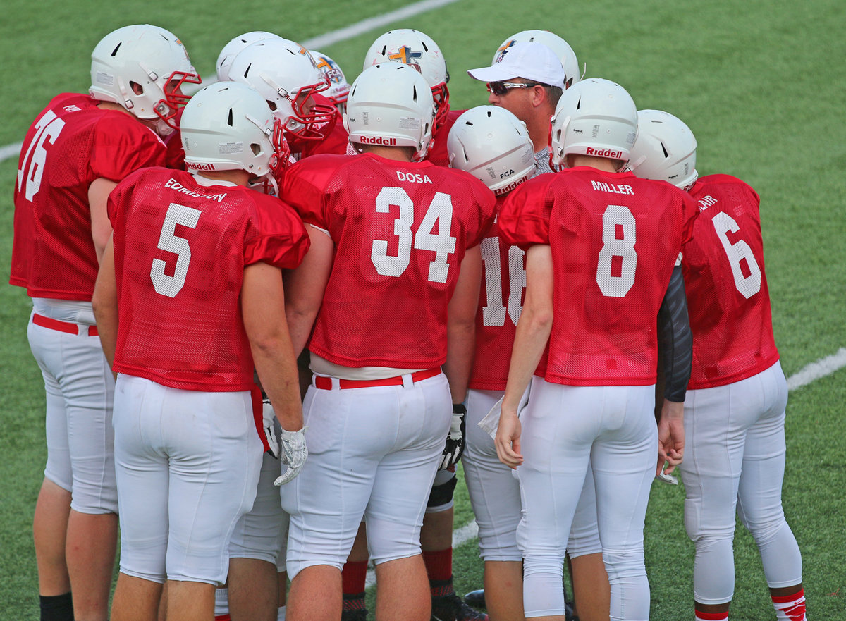 Image: Italy’s Clayton Miller(8) and the Red offense prepare to take the field in the second-quarter of the 8th Annual FCA Victory Bowl.