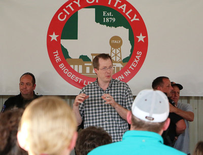 Image: Central Baptist Church of Italy Pastor Joseph Barrett reminds citizens that Police Officers are Peace Officers.
