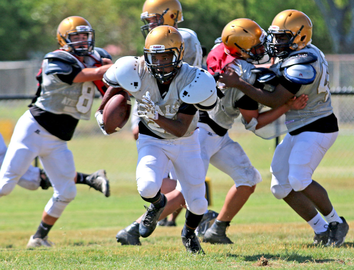 Image: Al Waits #21 breaks out for a long run across midfield.