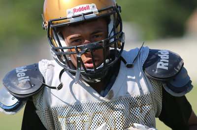 Image: Keith Davis, Jr. #13 walks the walk for the guys in gold.