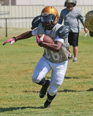 Image: Kendrick Norwood #86 bursts upfield for a long run.