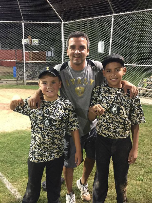 Image: Italy’s Gavin Ramirez with his father/coach Sal Ramirez and teammate Jaylen Wallace are ’blinging with pride!