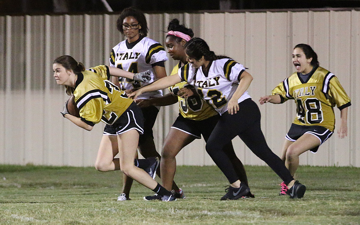 Image: Grace Haight comes out of the pack with a pick for the junior defense.