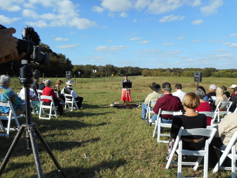 Image: Sharan Farmer reads the wording from the historical marker.